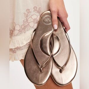 Solei Sea FP | Metallic Pewter Flip Flop / Sandals | Women’s 11 & 6